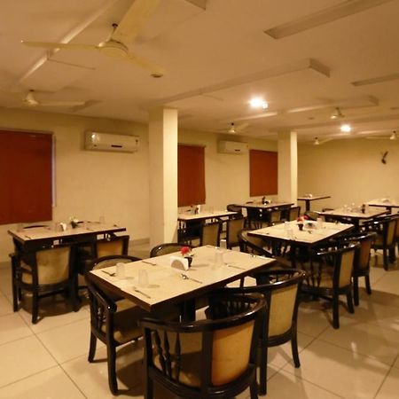 Oyo Rooms Mahanadu Road Vijayawada Exterior photo