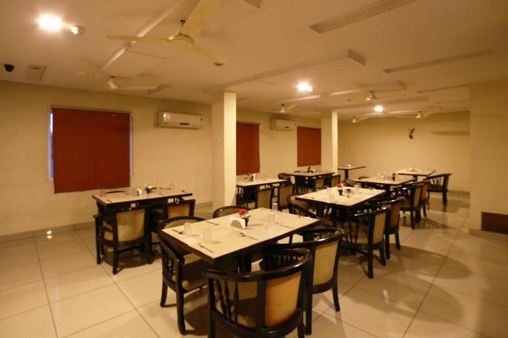 Oyo Rooms Mahanadu Road Vijayawada Exterior photo